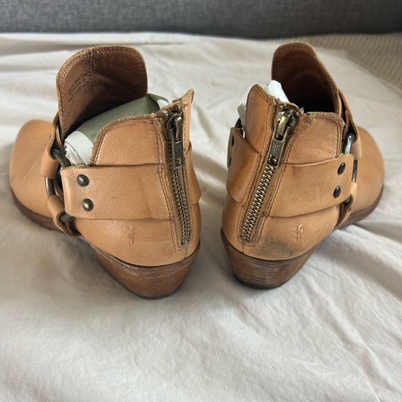 FRYE Carson harness bootie Size 8 - Picture 4 of 6